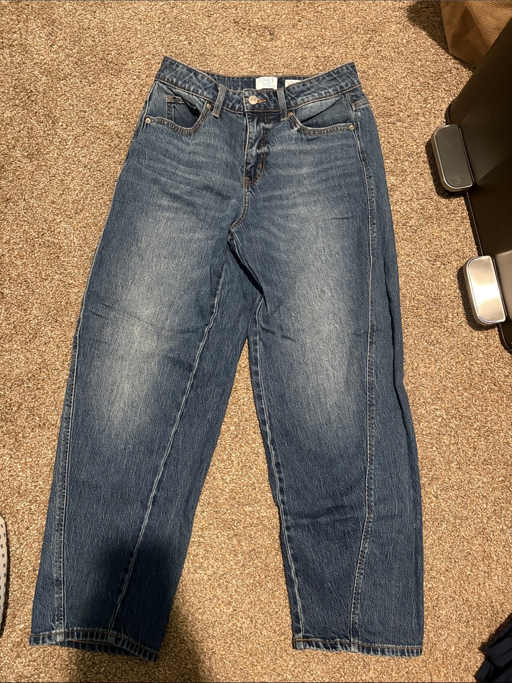 Time and Tru Relaxed barrel Jeans - Medium Blue Wash